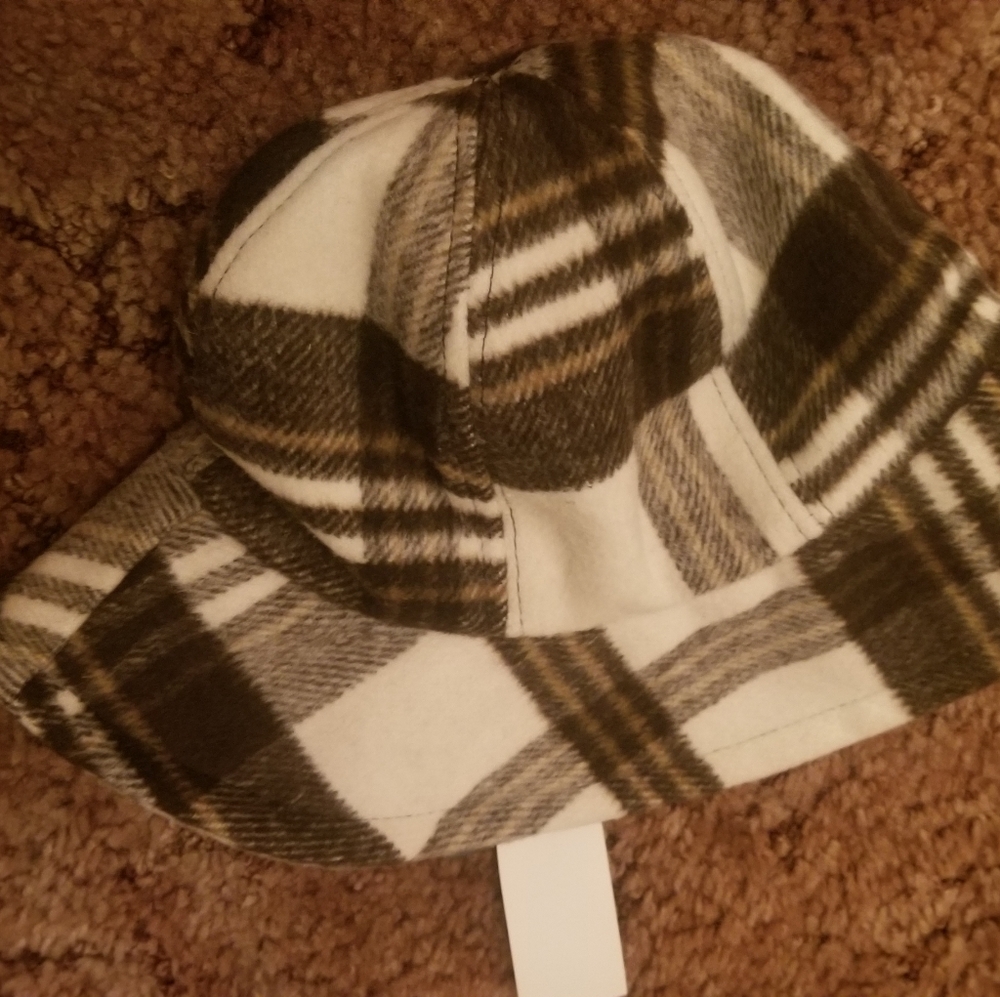 Plad hat black and white soft new.  David and Young brand